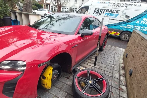 Mobile Tyre Replacement photo