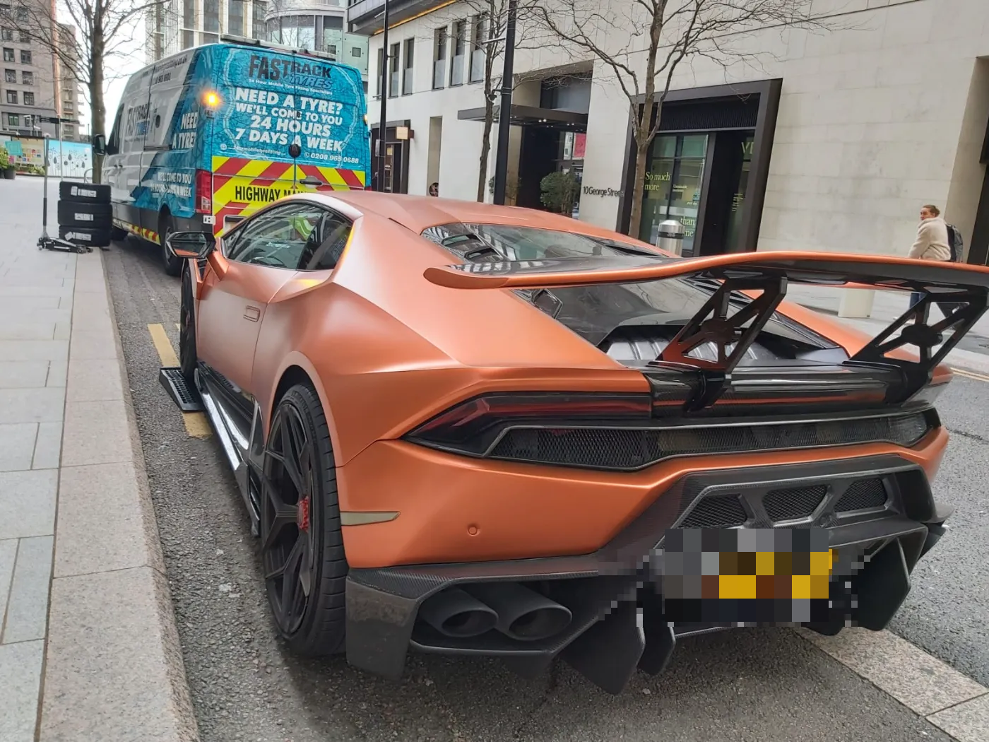 Matte-copper Lamborghini Huracan with carbon wing on a mobile tyre call-out