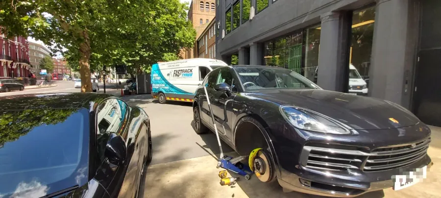 Porsche Cayenne SUV mobile tyre fitting in London